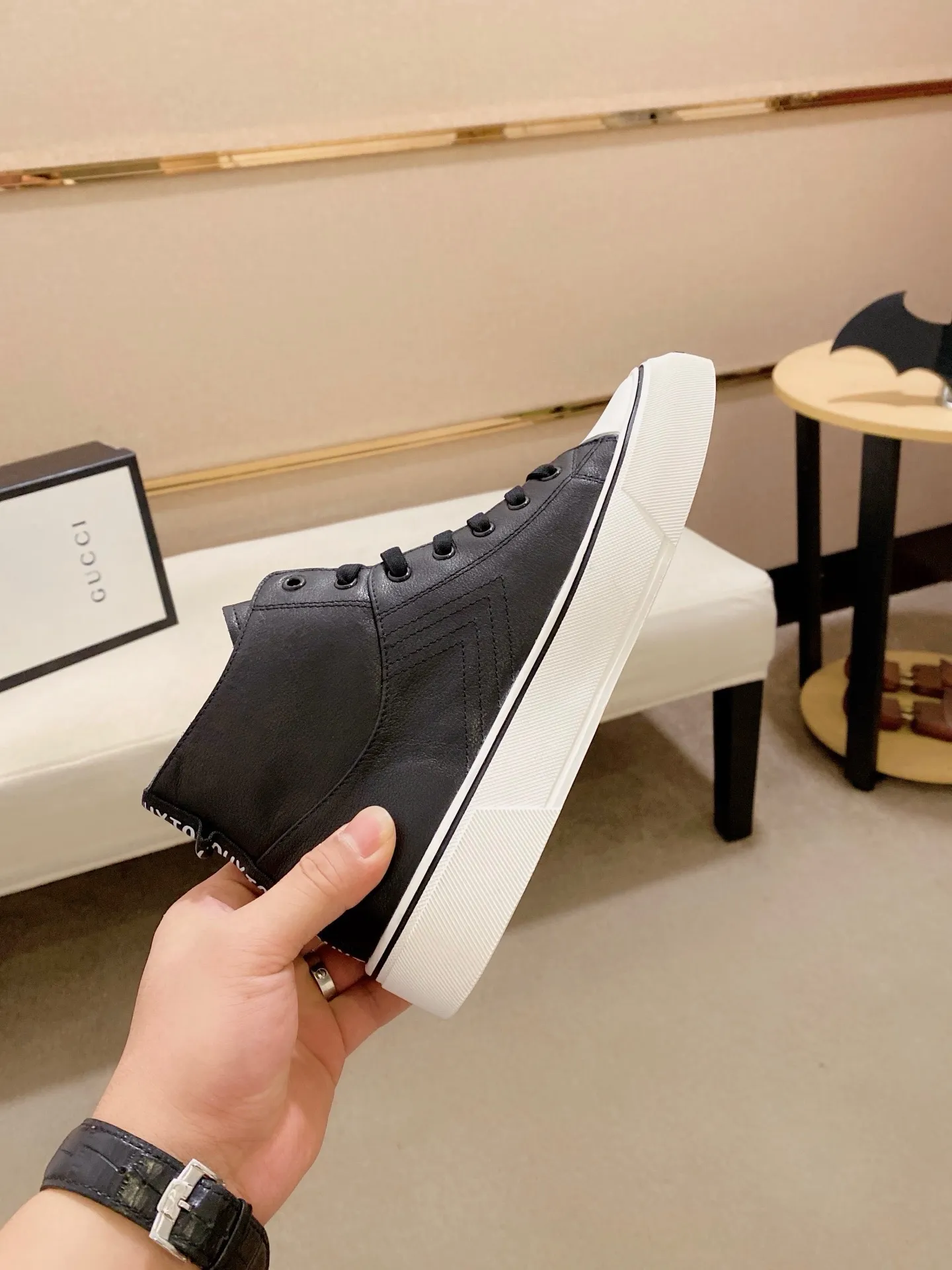 Men's clothing and shoes💰:480💰 (GUCCI) The latest model from the official website🎁🎁Casual and fashionable men's shoes👟, hot style💥The version is simple and elegant, exclusive for trendy men. Unique latest brand elements from the official website👑Original Gucci decoration, fashionable and generous, the fabric is original cowhide ✅Sheepskin lining, the official website specifies wear-resistant casual outsole, the classic model is taken in kind at the counter🎬38-44 (45 is custom-made and cannot be returned or exchanged)